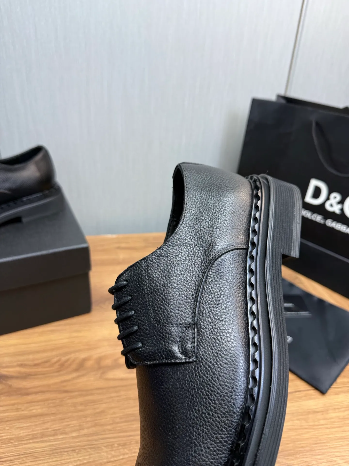 Men's shoes 💰900💰 DG. Men's casual lace-up leather shoes, the latest hot style 🔥 1:1 original purchase quality, top quality goods ⬆️The upper is imported open-edge beaded cowhide, cowhide, and cow suede. The hand-made three-dimensional stitching highlights the round toe design. The inner foot pads are all imported cowhide, with the original wear-resistant foam outsole, matching code 39-44, (38, 45 custom-made, non-returnable)